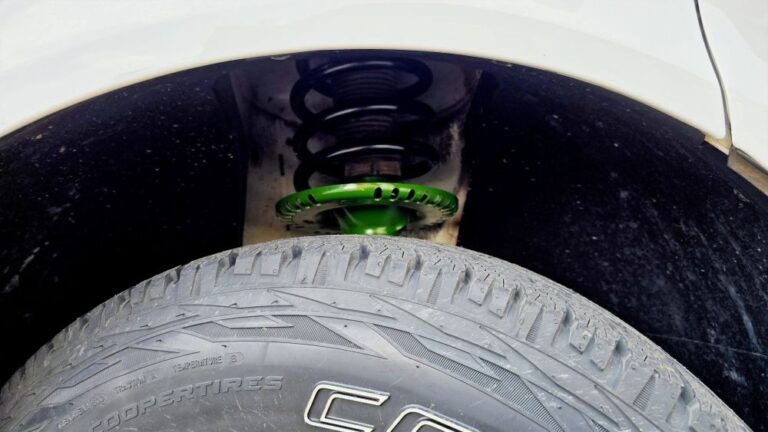 Twin Monotube Höherlegungsfahrwerk, mit neuen Domlagern und Koppelstangen sowie Diff.-Tieferlegung